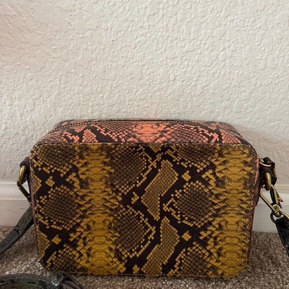 The Transport Camera Bag: Colorblock Snake Embossed Leather
MADEWELL - Picture 2 of 10